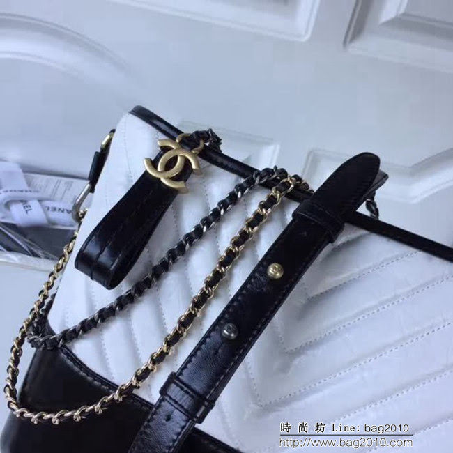 香奈兒CHANEL2018年新款V格 Chanel Gabrielle 黑配白鏈條流浪包 DSC2070